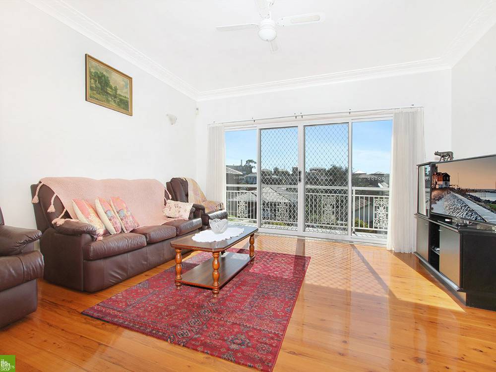 30 Karrabah Crescent, LAKE HEIGHTS, NSW 2502
