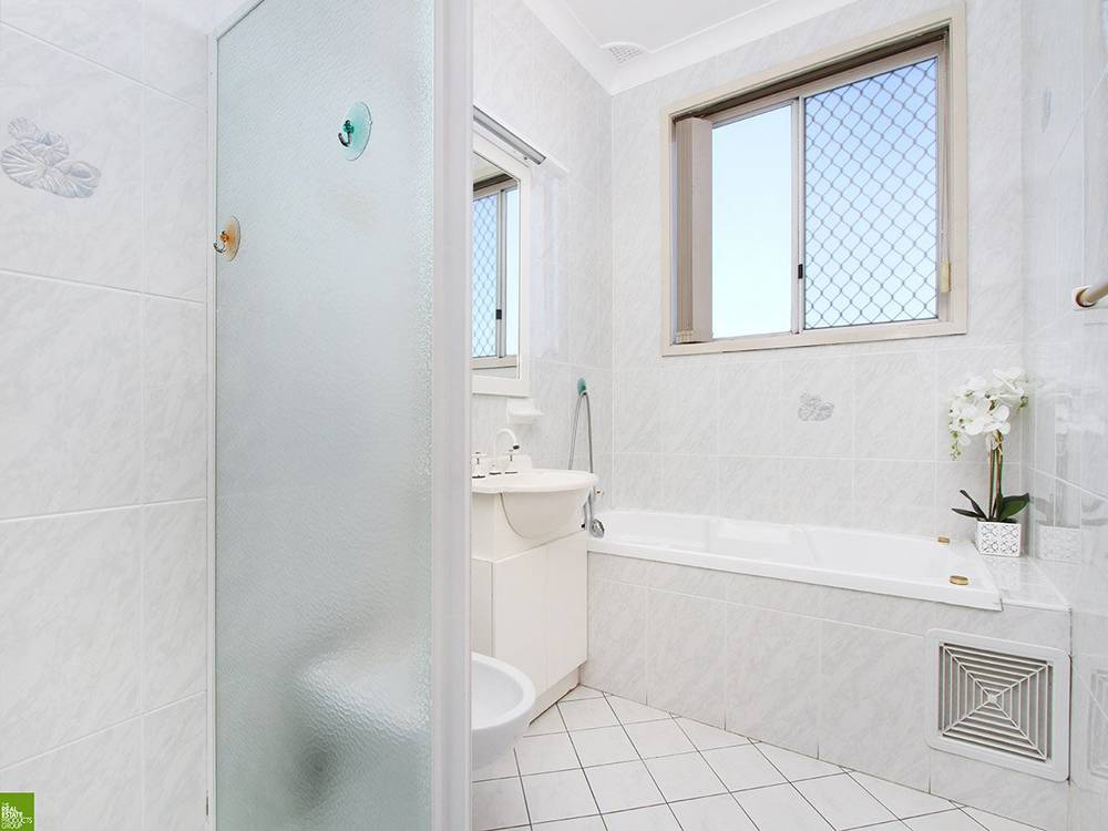 30 Karrabah Crescent, LAKE HEIGHTS, NSW 2502