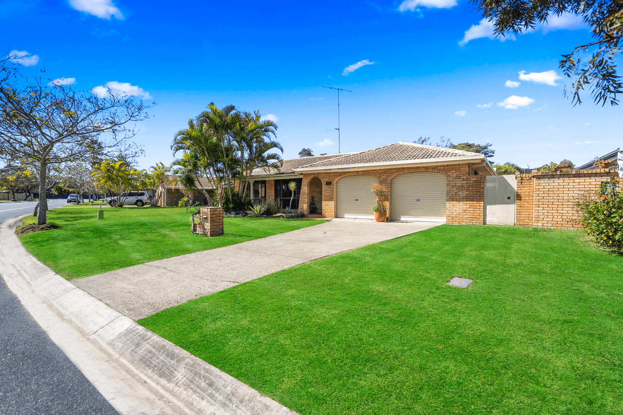 12 Clives Circuit, CURRUMBIN WATERS, QLD 4223