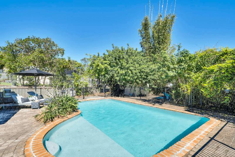 25 Barradine Crescent, HELENSVALE, QLD 4212