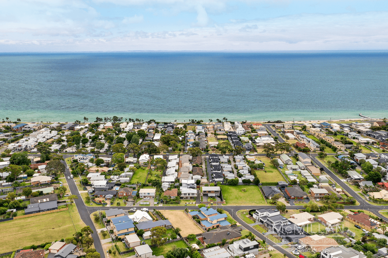6 Seaview Avenue, Safety Beach, VIC 3936