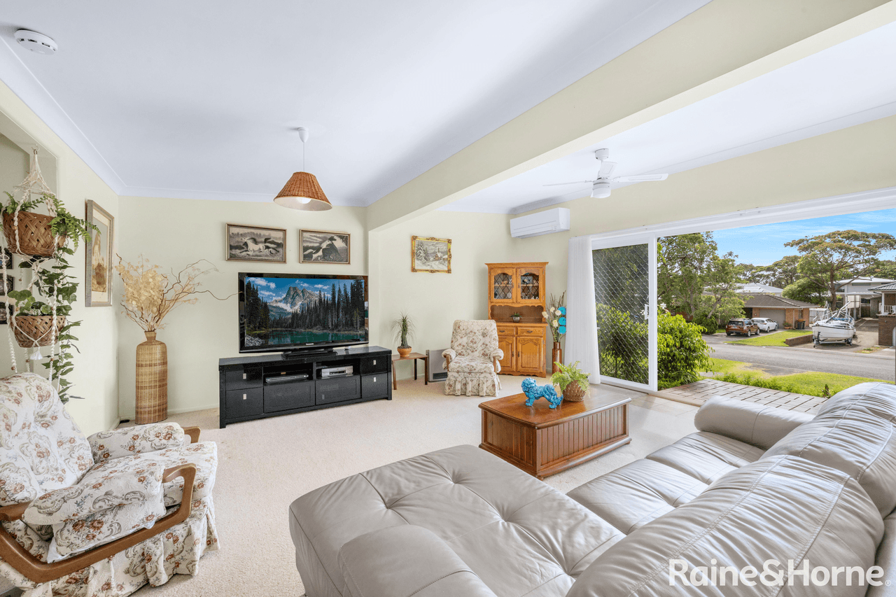 13 Bolt Street, SHOALHAVEN HEADS, NSW 2535