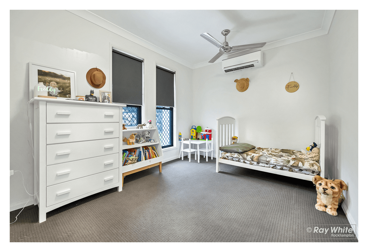 25 Laird Avenue, NORMAN GARDENS, QLD 4701