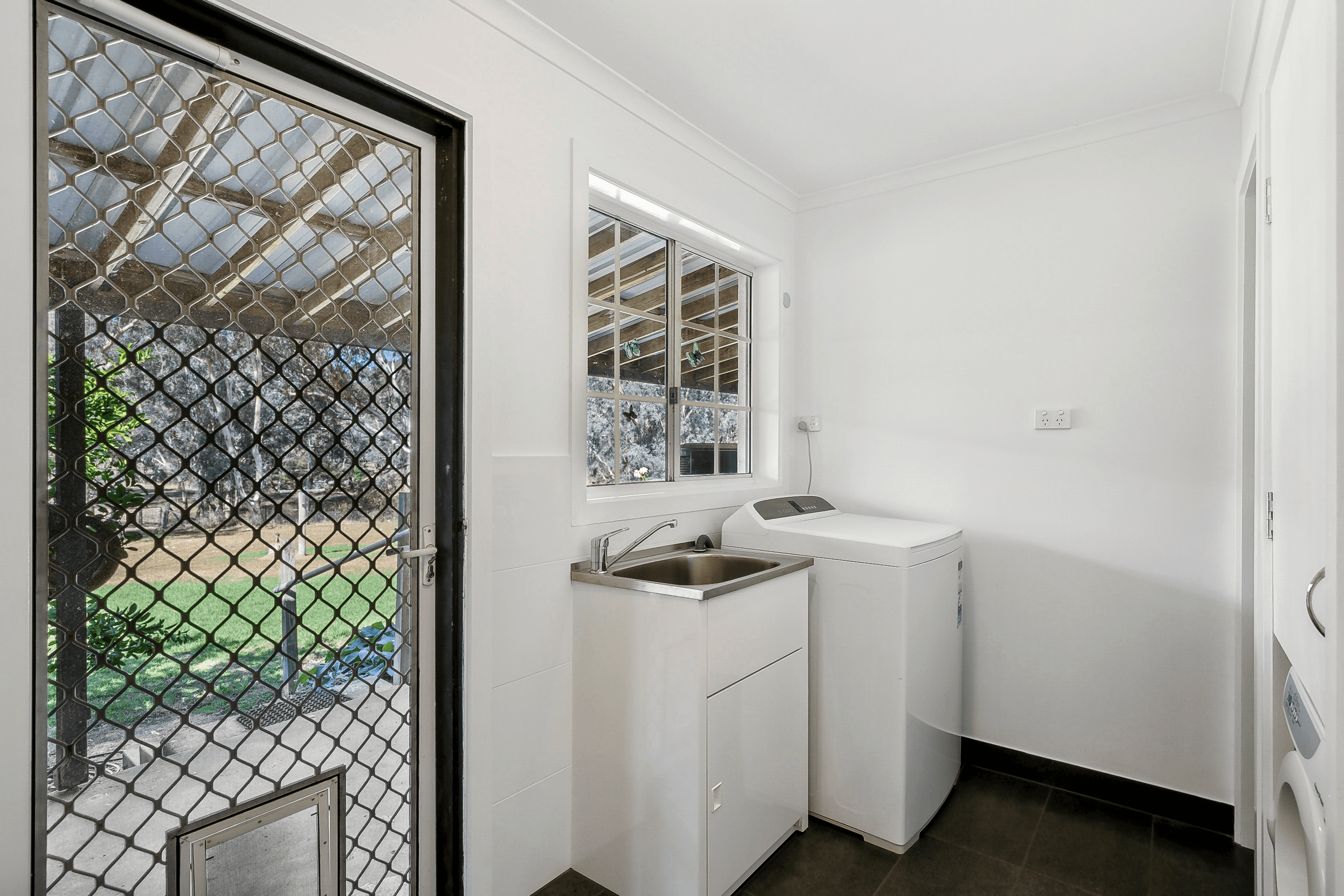 120 HIGHLANDS ROAD, SEYMOUR, VIC 3660