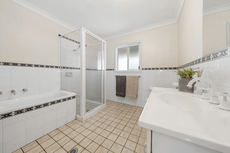 5 Marlborough Place, BERKELEY VALE, NSW 2261