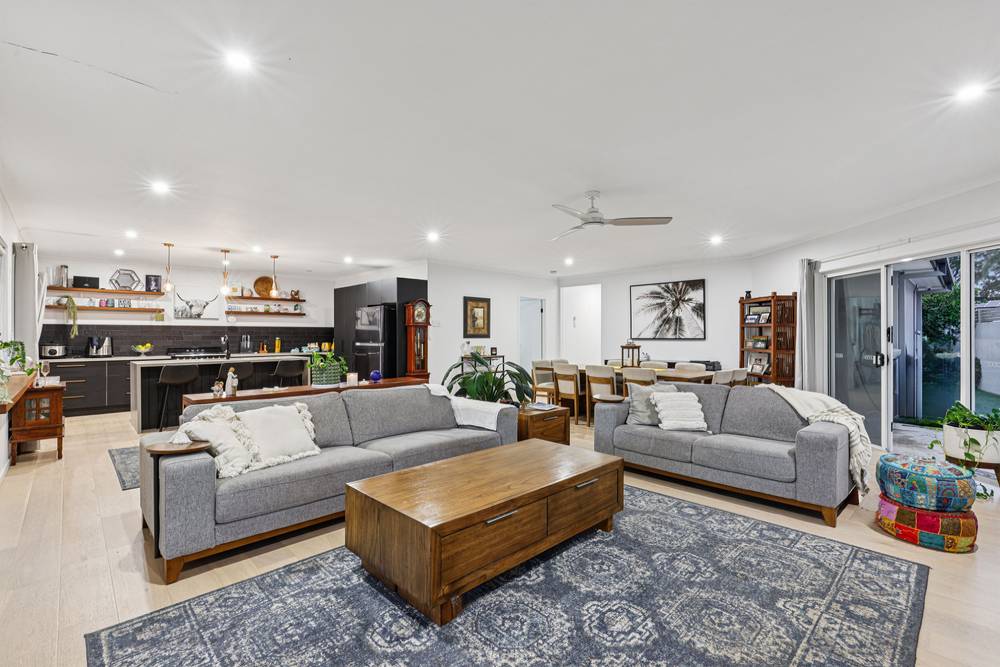 10 Emerton Crescent, Robina, QLD 4226