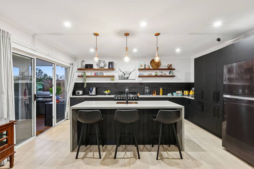 10 Emerton Crescent, Robina, QLD 4226