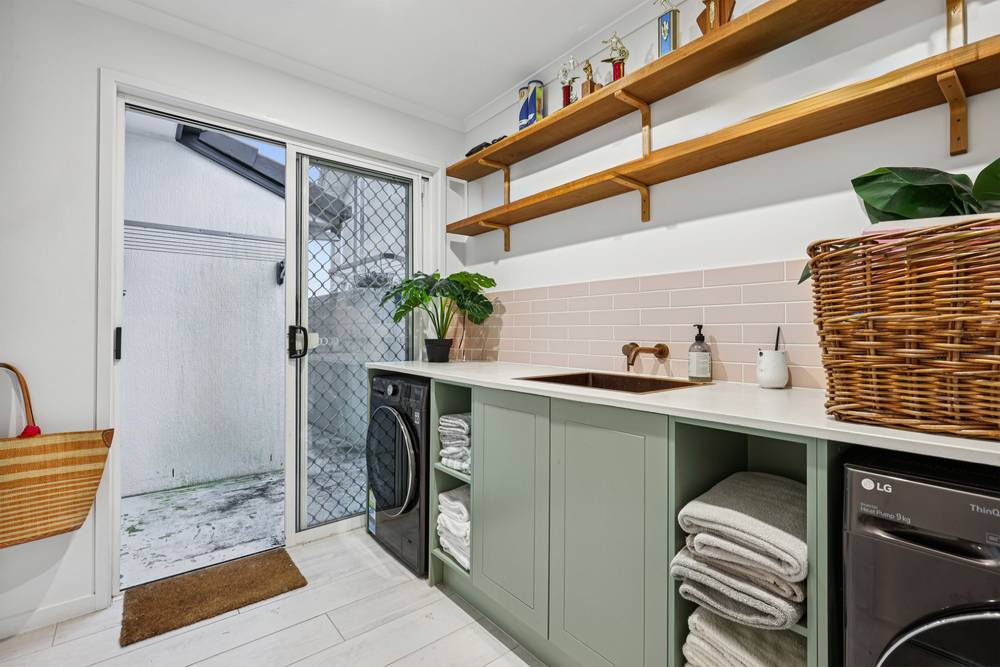 10 Emerton Crescent, Robina, QLD 4226