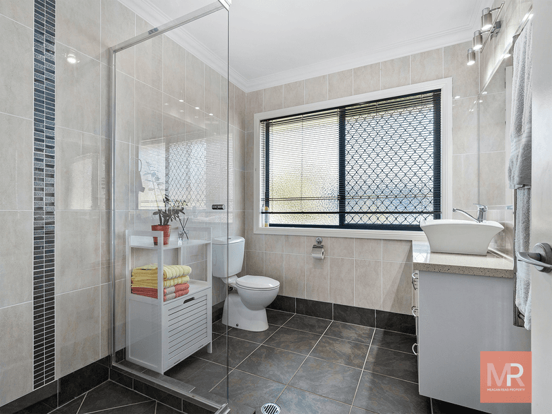 10 Sassafras Close, WOODHILL, QLD 4285