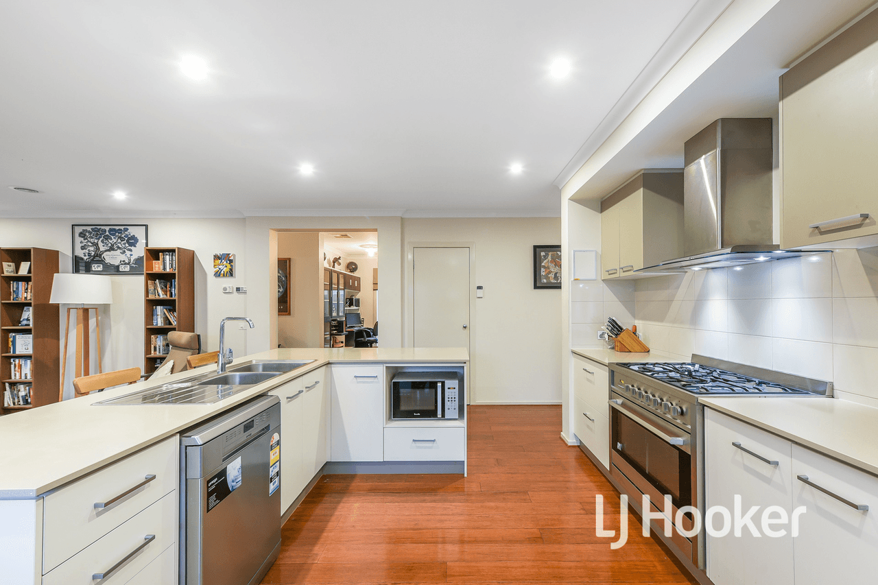 28 Donatello Crescent, NARRE WARREN, VIC 3805