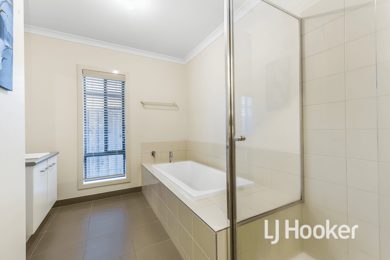 28 Donatello Crescent, NARRE WARREN, VIC 3805