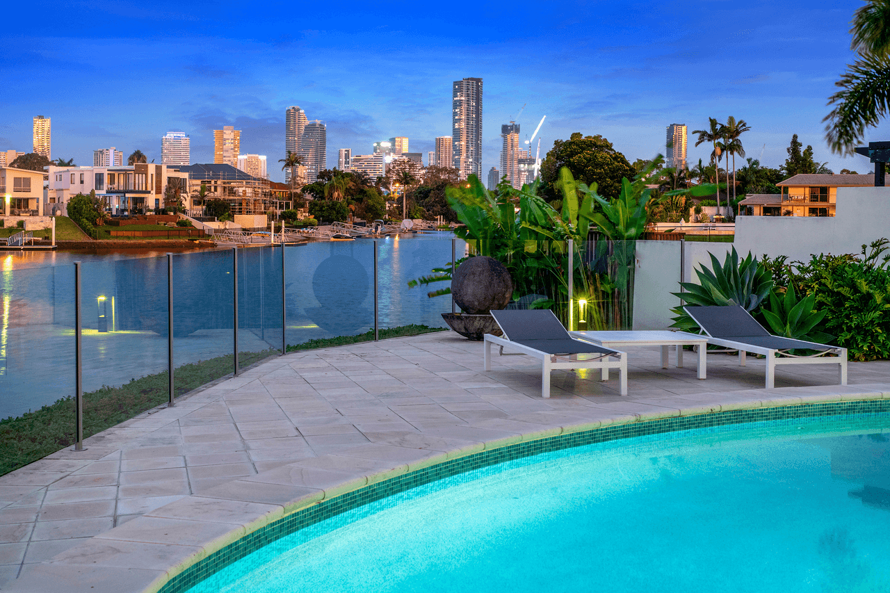 10 Moola Court, BROADBEACH WATERS, QLD 4218