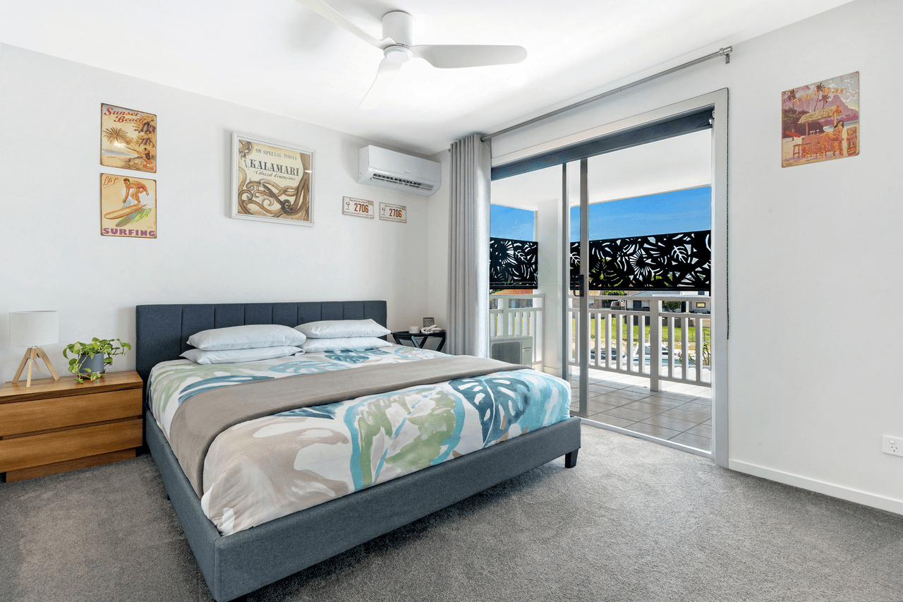 10 Moola Court, BROADBEACH WATERS, QLD 4218