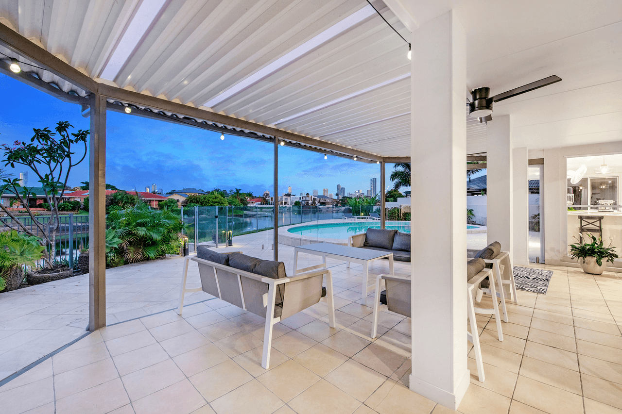 10 Moola Court, BROADBEACH WATERS, QLD 4218