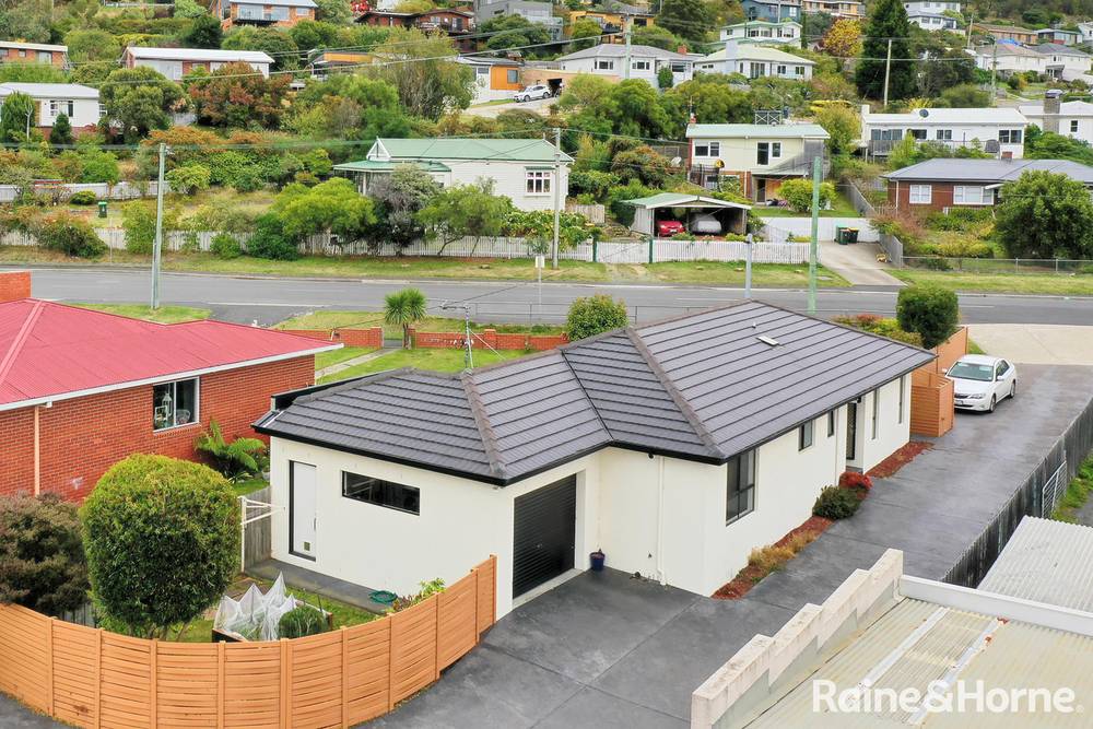 1/163 Derwent Avenue, LINDISFARNE, TAS 7015