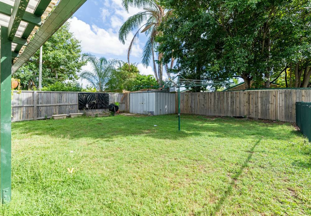 96 Waratah Drive, CRESTMEAD, QLD 4132