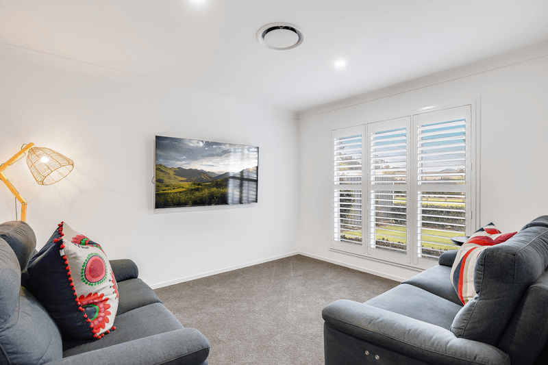 24 Madonna Circuit, Middle Ridge, QLD 4350