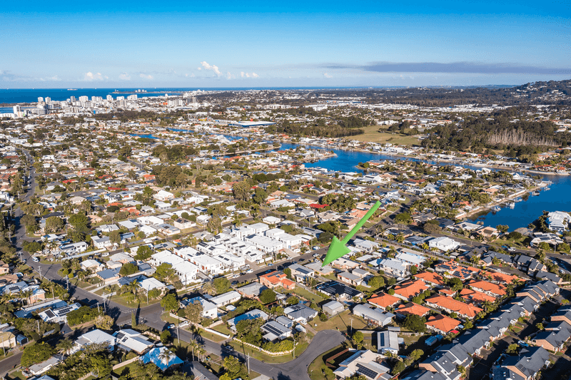 18 Yinni Street, MAROOCHYDORE, QLD 4558