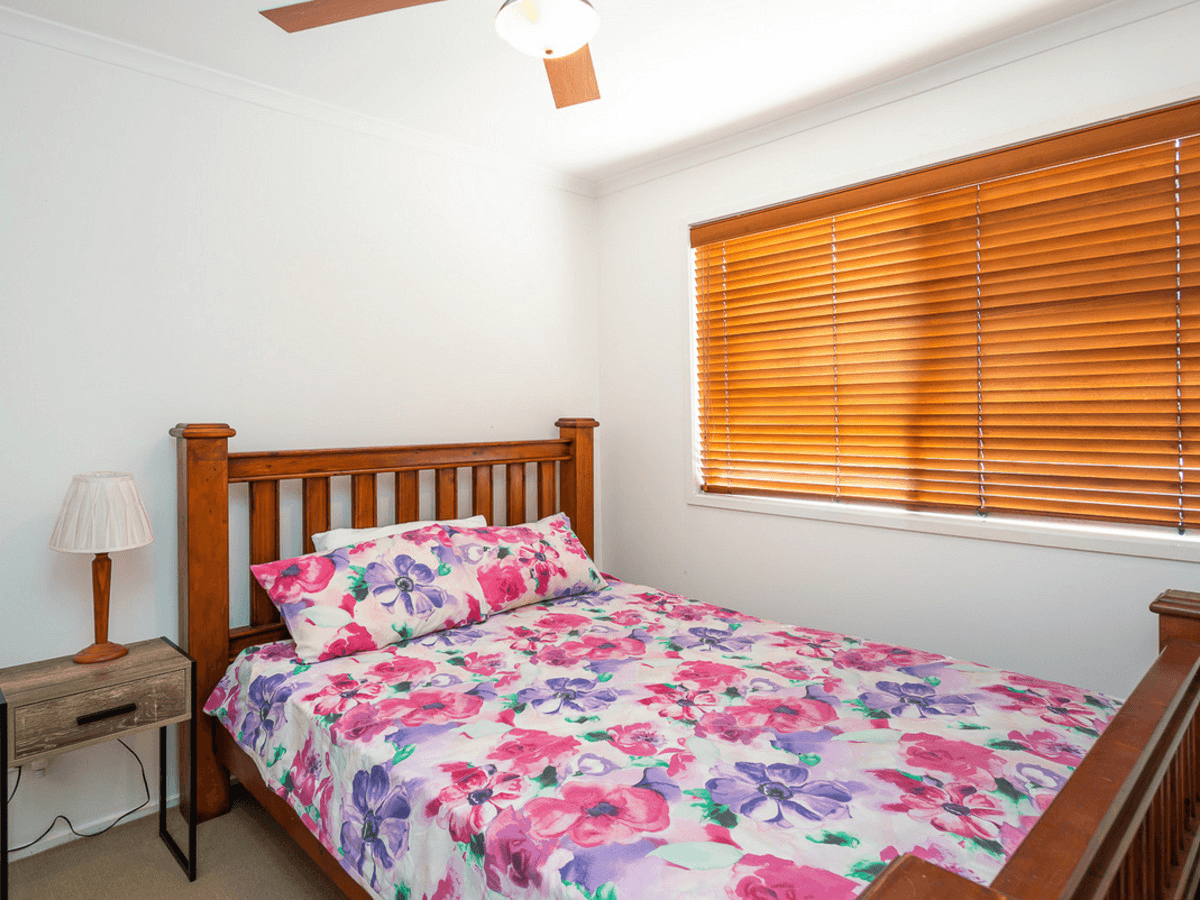 12 Nowra Court, Helensvale, QLD 4212