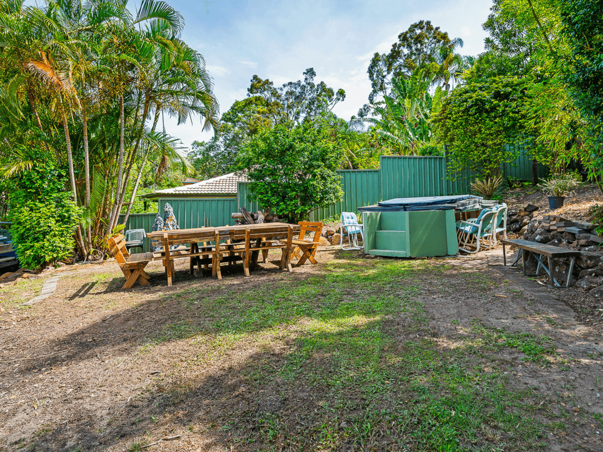 12 Nowra Court, Helensvale, QLD 4212