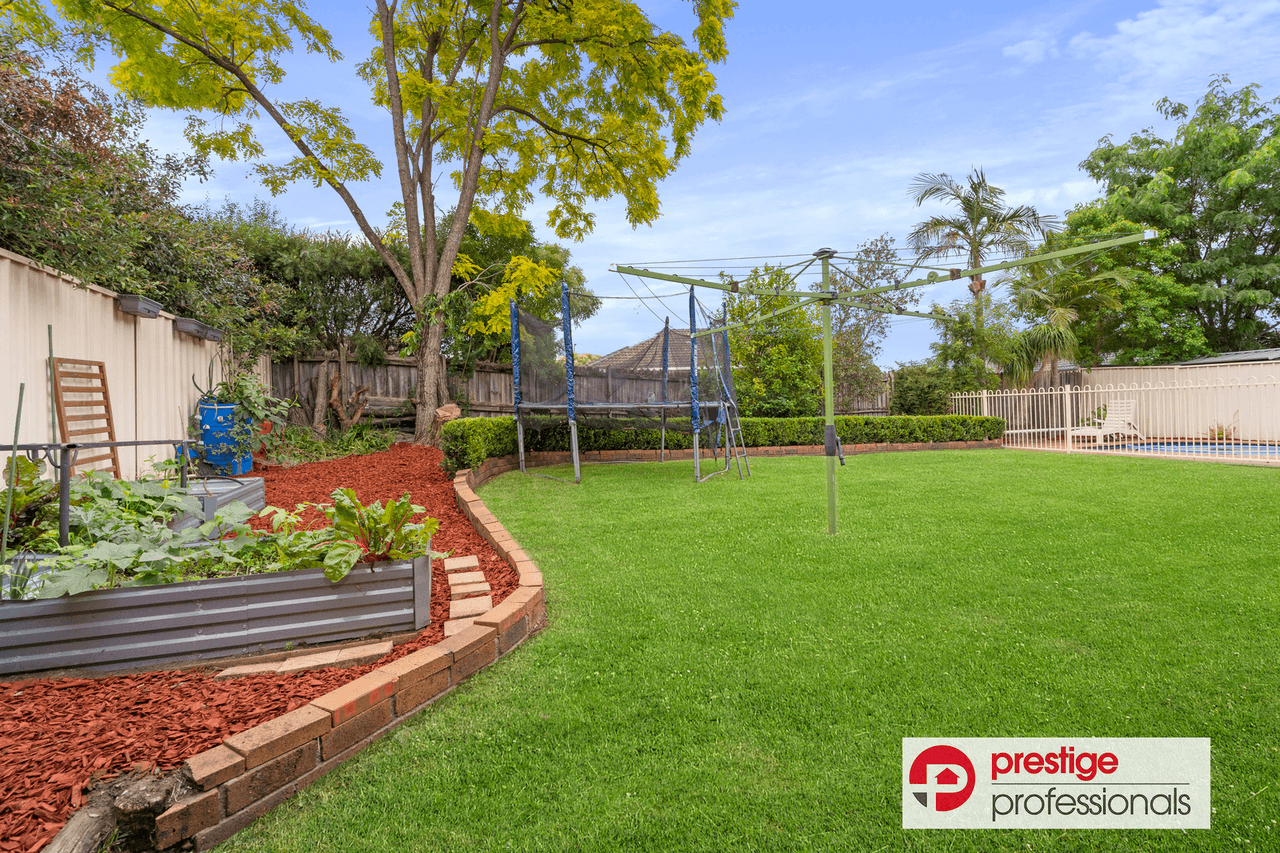 16 Beddington Court, WATTLE GROVE, NSW 2173