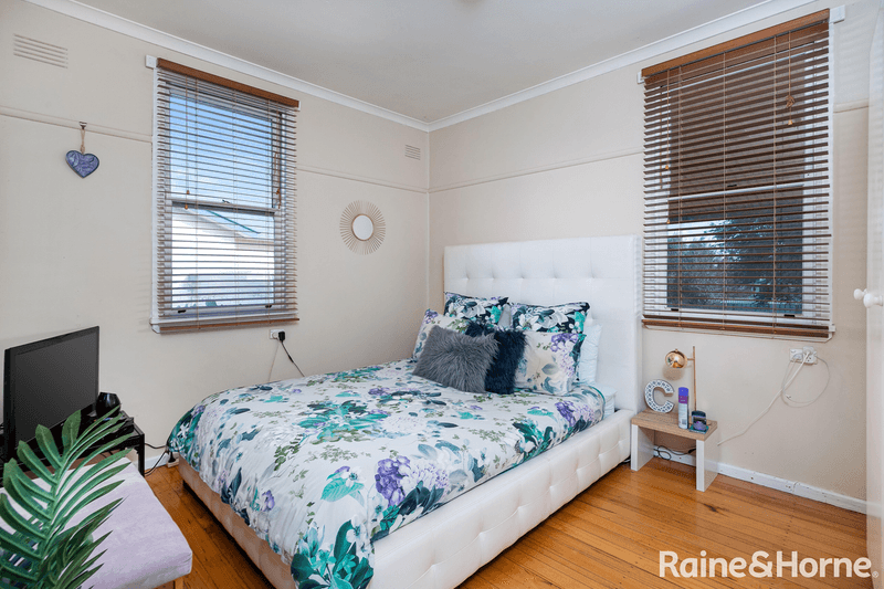 6 Gowrie Parade, MOUNT AUSTIN, NSW 2650