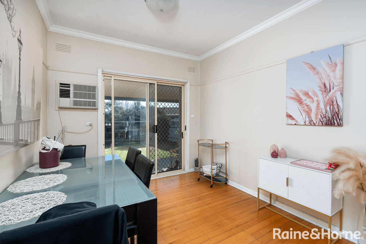 6 Gowrie Parade, MOUNT AUSTIN, NSW 2650