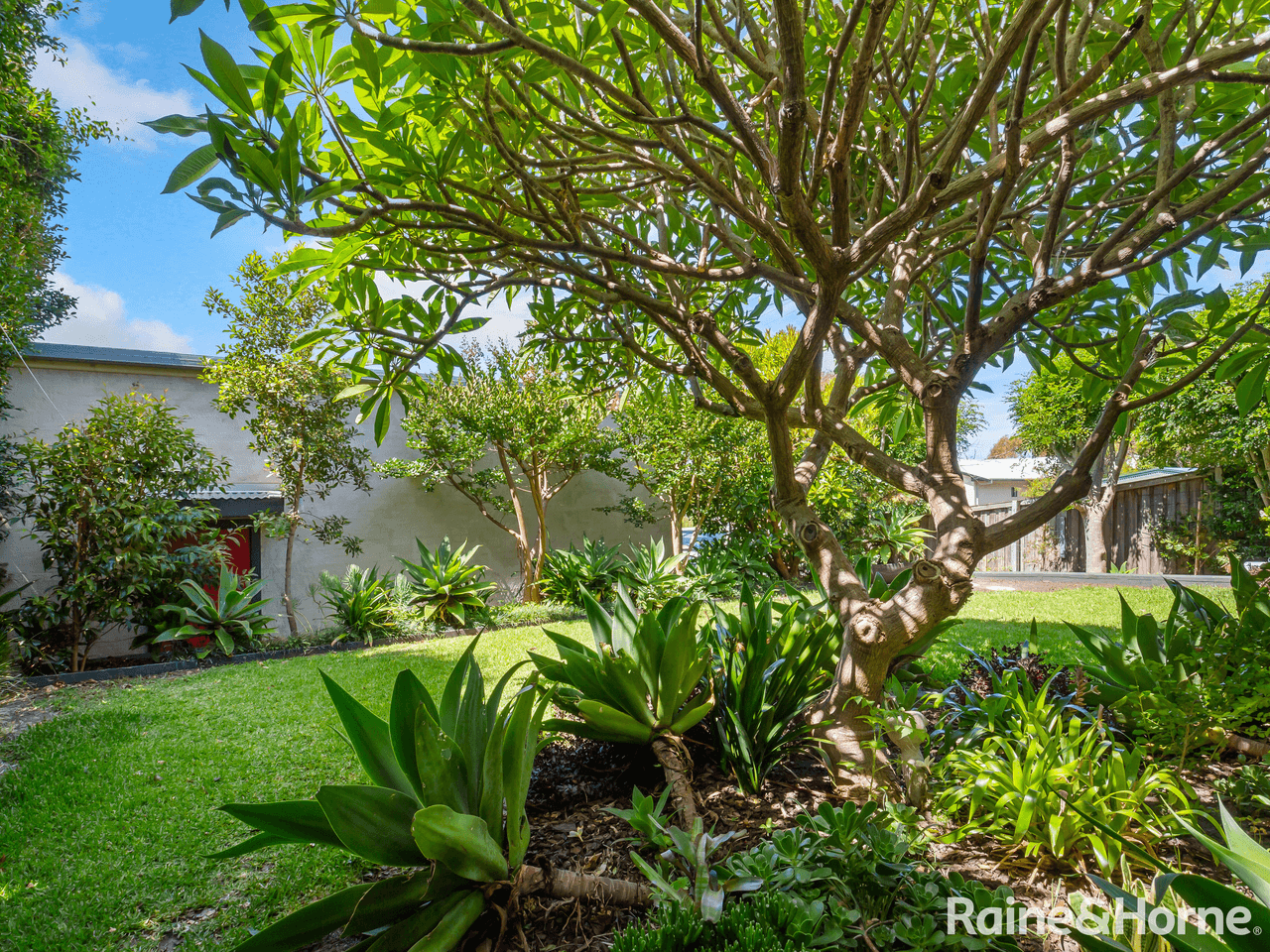 20 Garside Road, MOLLYMOOK BEACH, NSW 2539