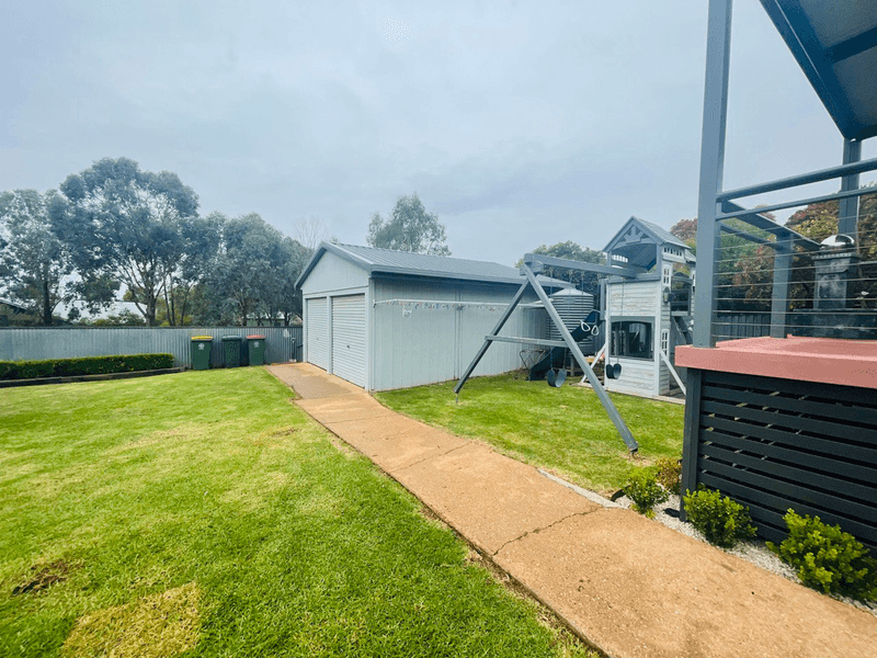 4 Officers Parade, CONDOBOLIN, NSW 2877