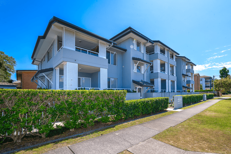 10/15 CLARK STREET, BIGGERA WATERS, QLD 4216