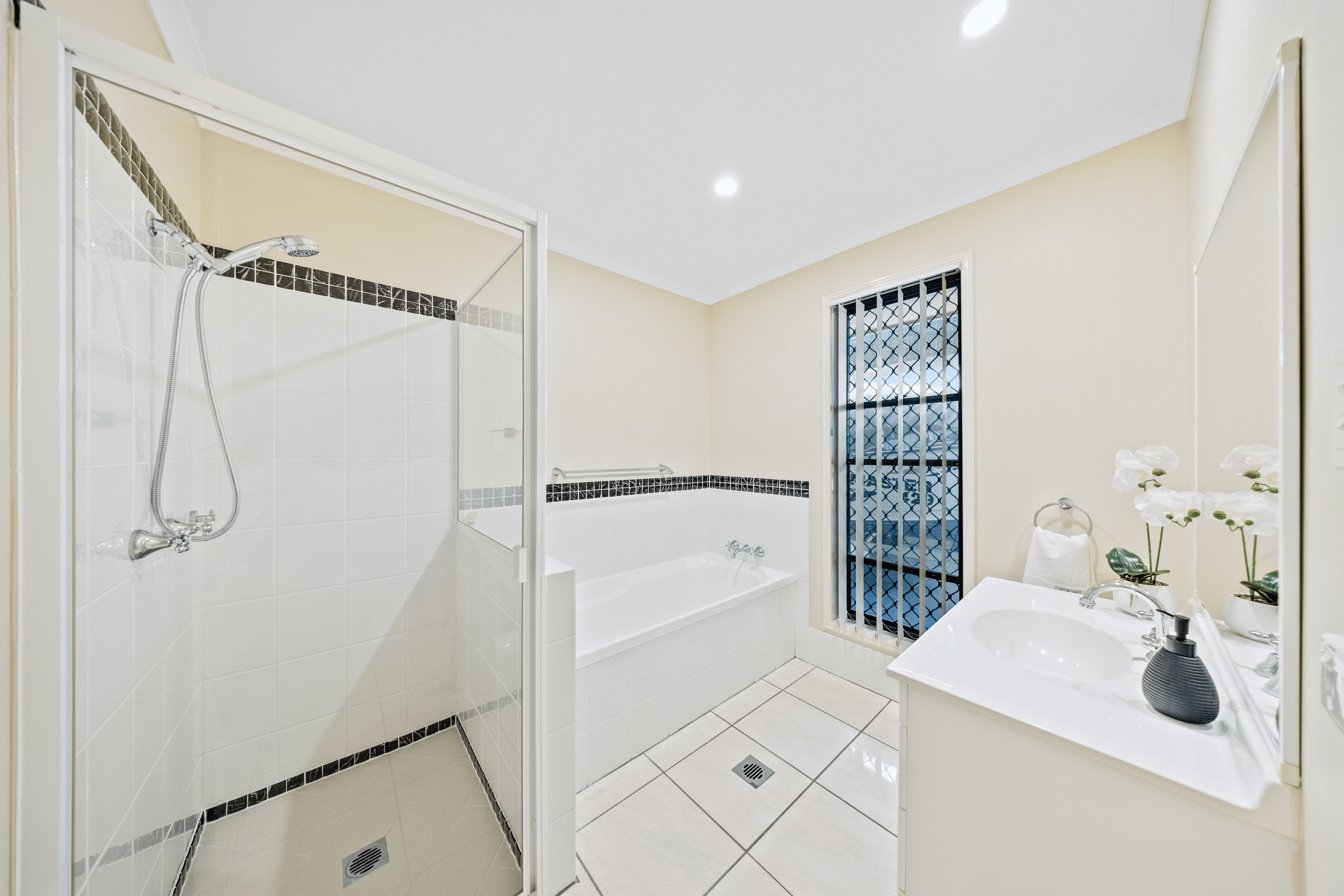 20 Banksia Avenue, TIN CAN BAY, QLD 4580