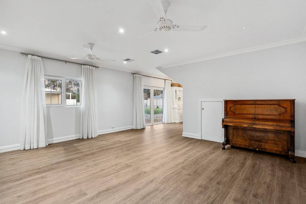 28 Avana Loop, Caversham, WA 6055