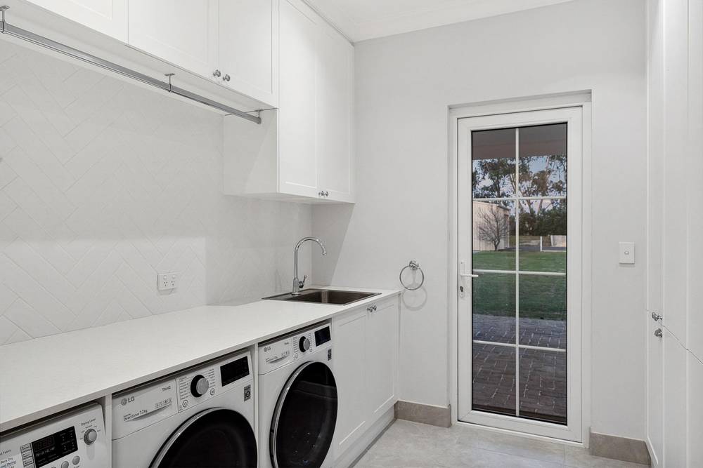 28 Avana Loop, Caversham, WA 6055