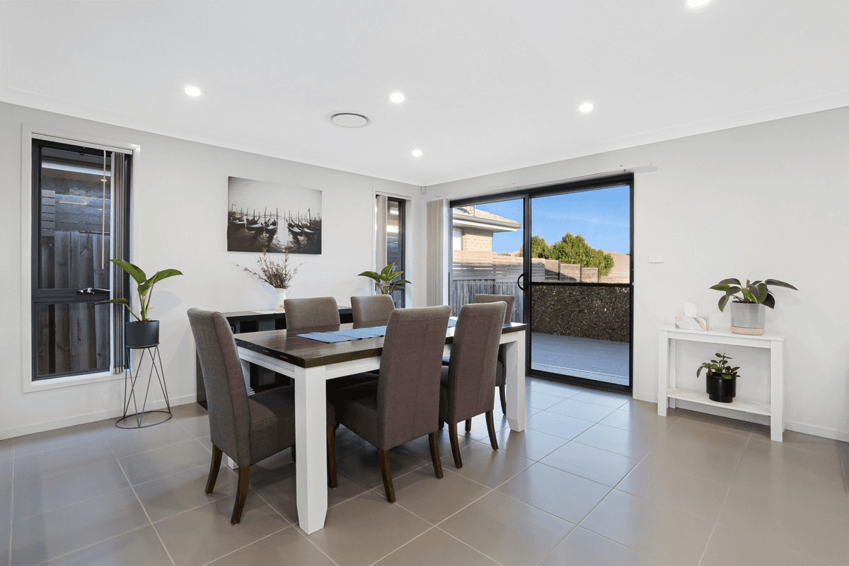 10 Minorca Circuit, Spring Farm, NSW 2570