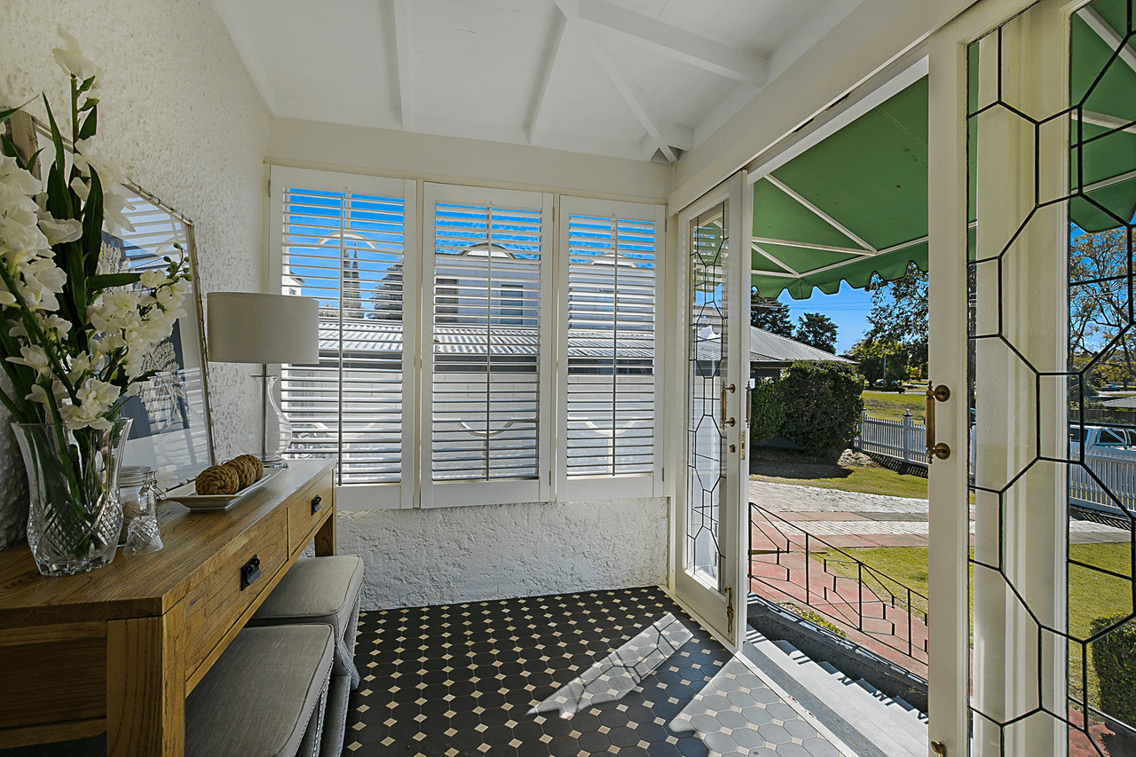 10 Crown Street, RANGEVILLE, QLD 4350