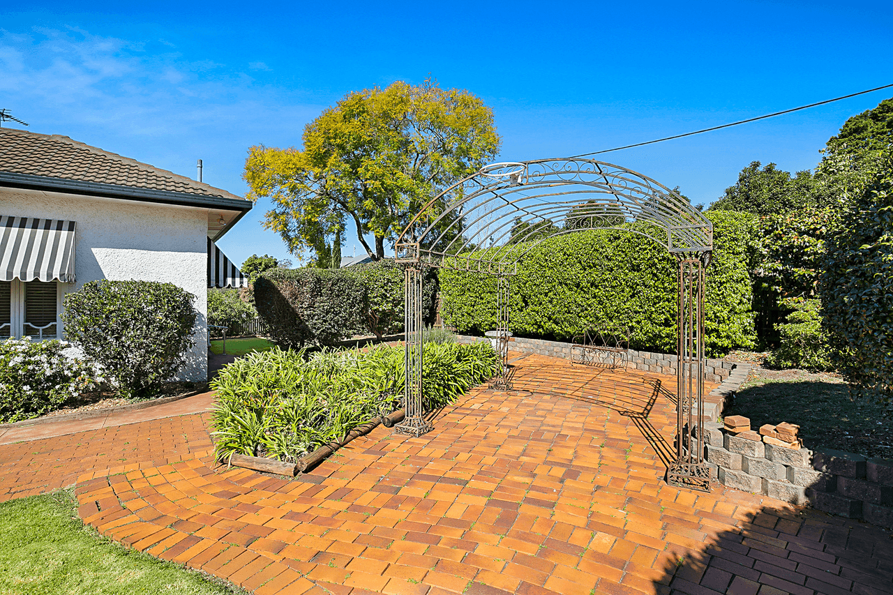 10 Crown Street, RANGEVILLE, QLD 4350