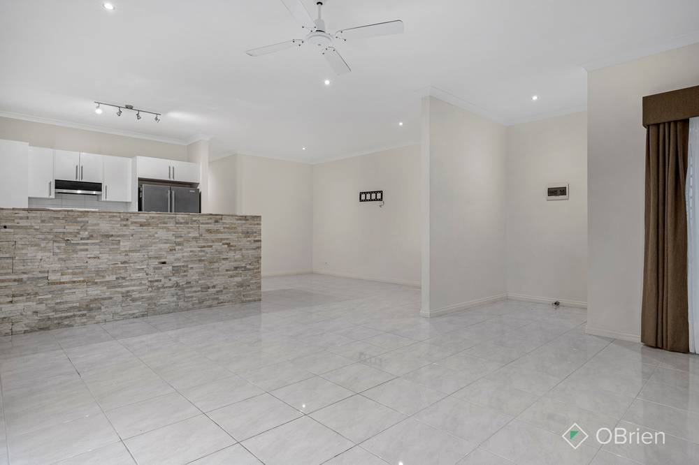 4/6 Granholm Grove, Harkness, VIC 3337