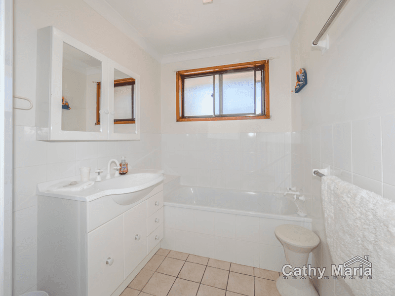 1A Macquarie Road, MANNERING PARK, NSW 2259