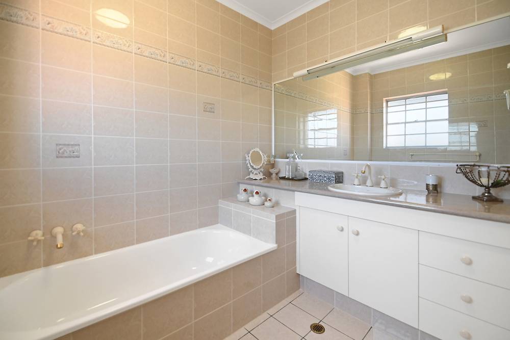 75 Admiralty Drive, Paradise Waters, QLD 4217