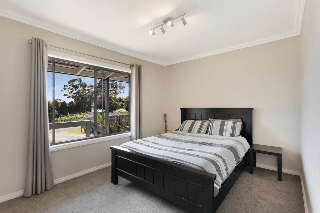 8 Stephen Road, WANDIN NORTH, VIC 3139