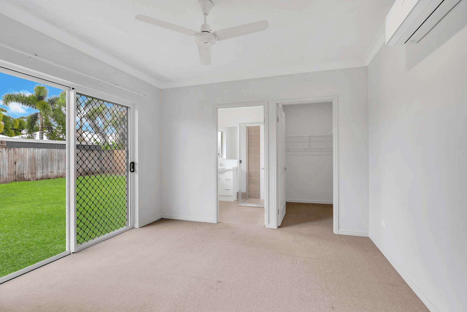 8 Totley Chase, Trinity Park, QLD 4879