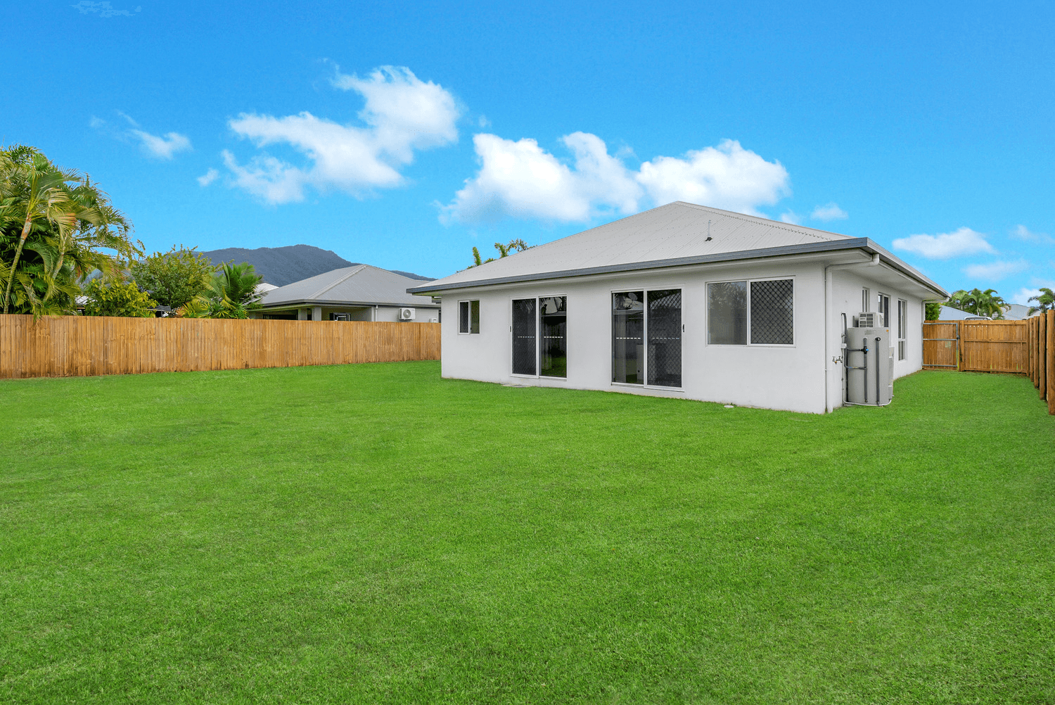 8 Totley Chase, Trinity Park, QLD 4879