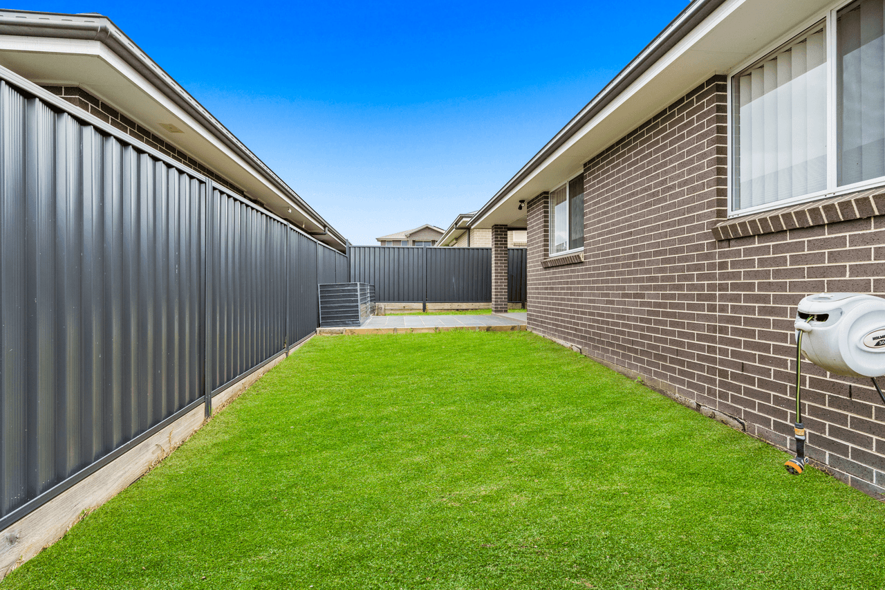 68 Civic Way, ORAN PARK, NSW 2570