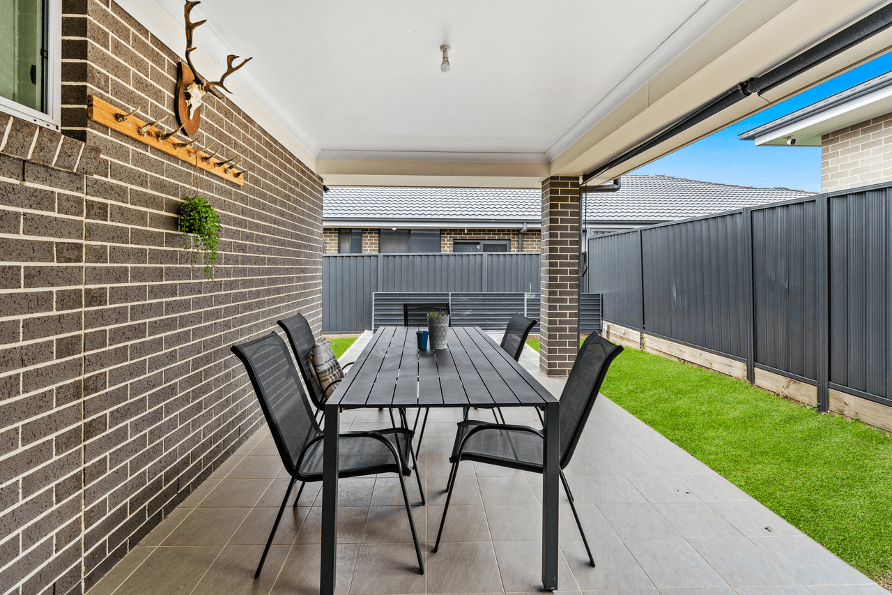 68 Civic Way, ORAN PARK, NSW 2570