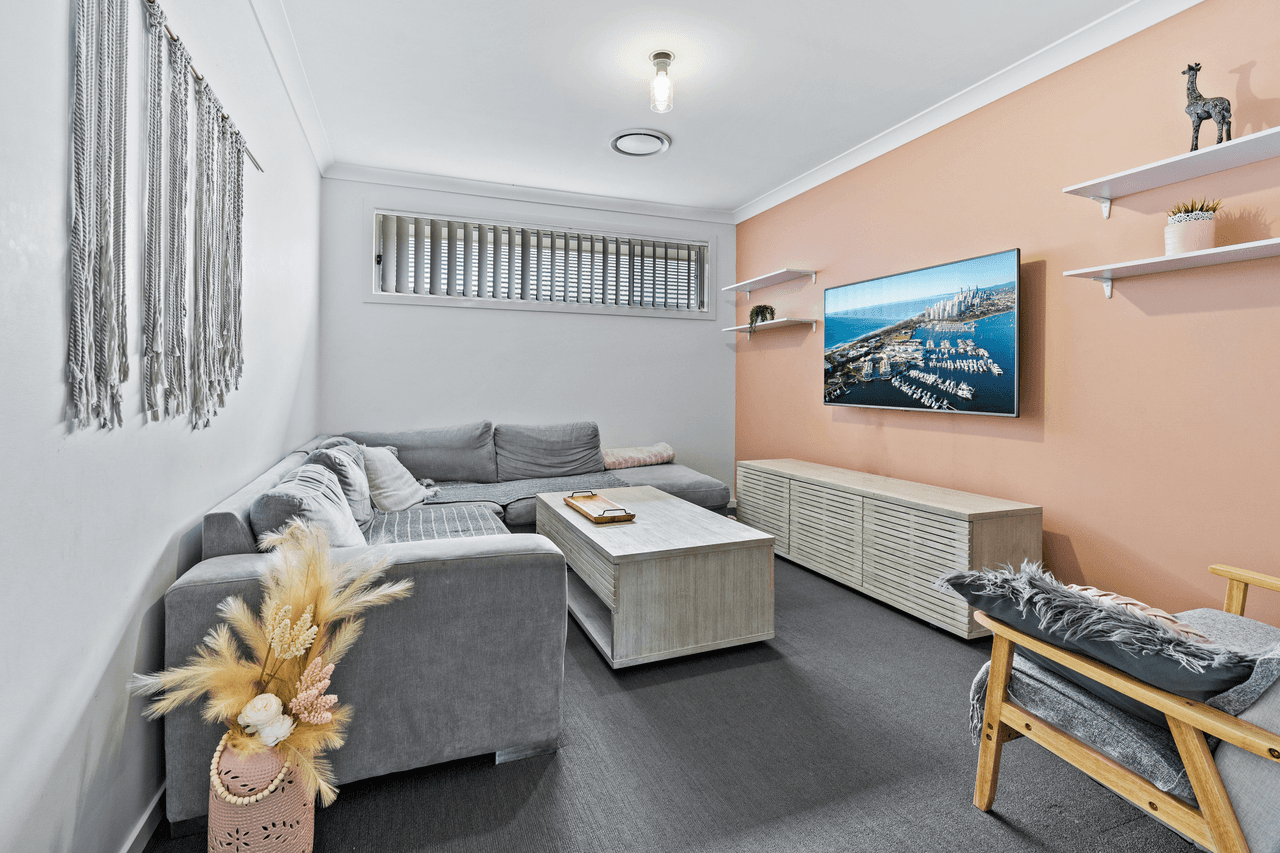 68 Civic Way, ORAN PARK, NSW 2570