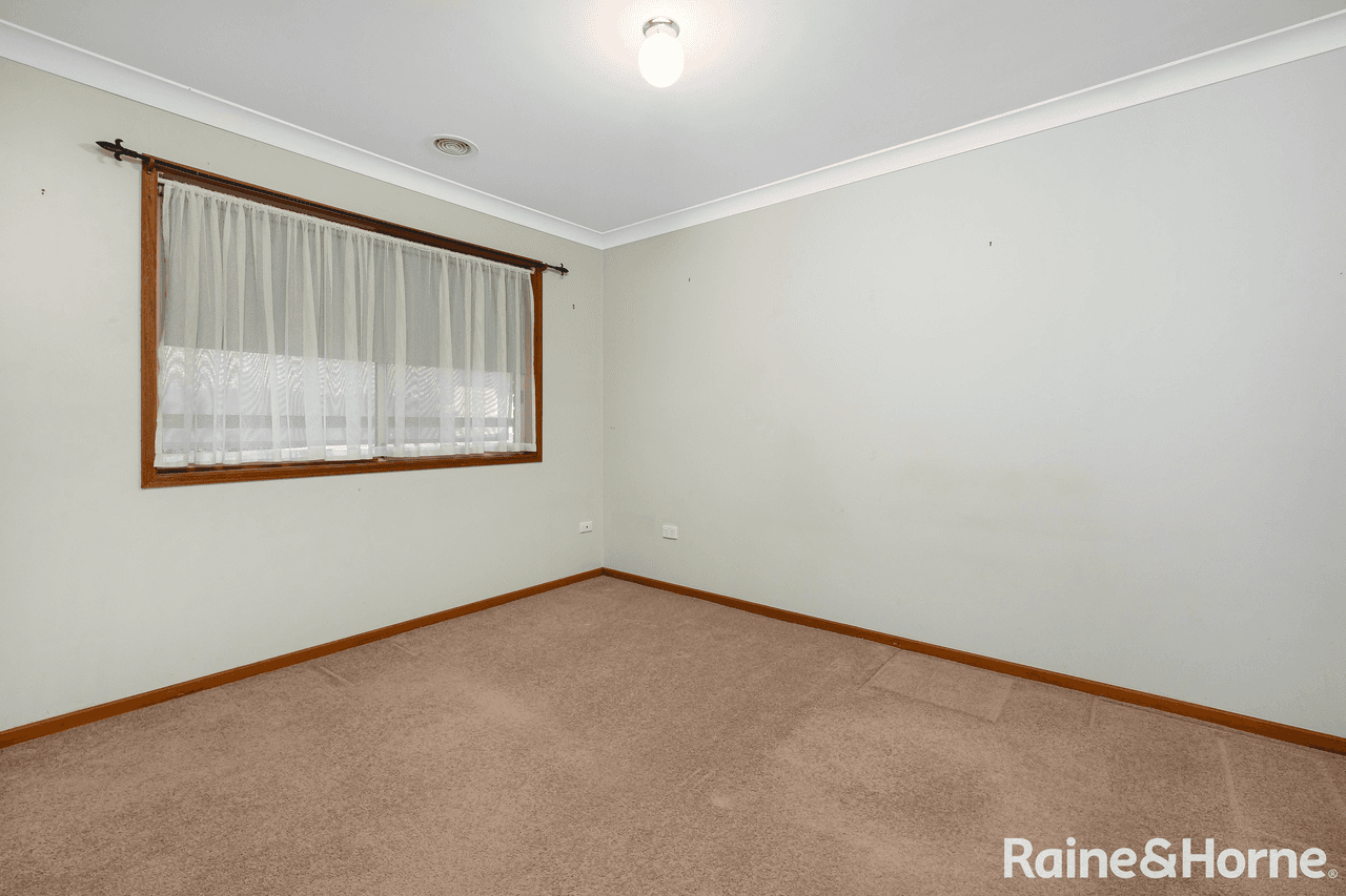 11 Roberts Way, KOORINGAL, NSW 2650