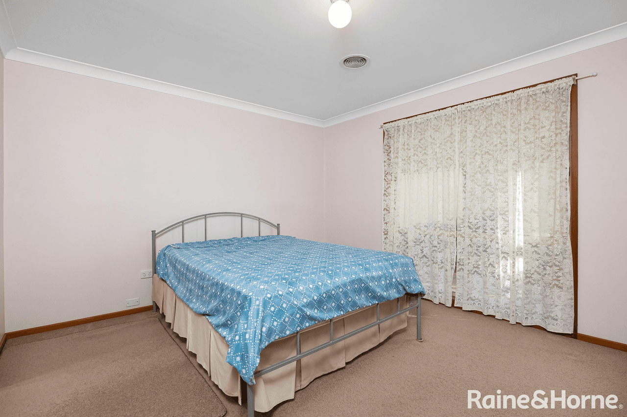 11 Roberts Way, KOORINGAL, NSW 2650