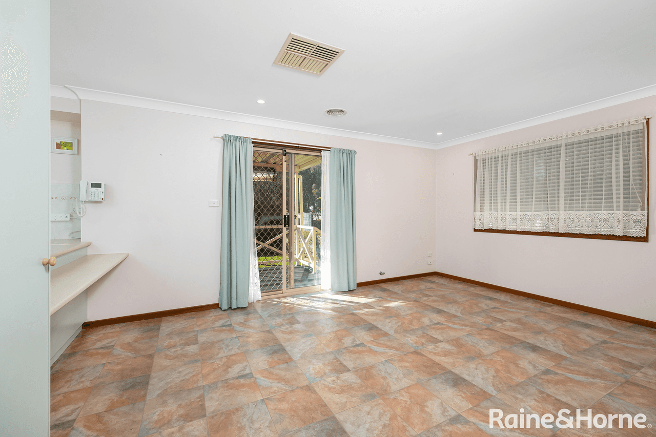 11 Roberts Way, KOORINGAL, NSW 2650