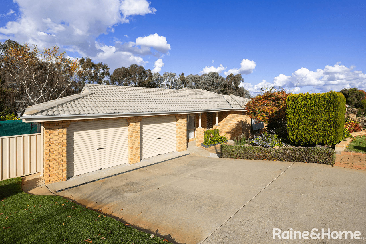 11 Roberts Way, KOORINGAL, NSW 2650