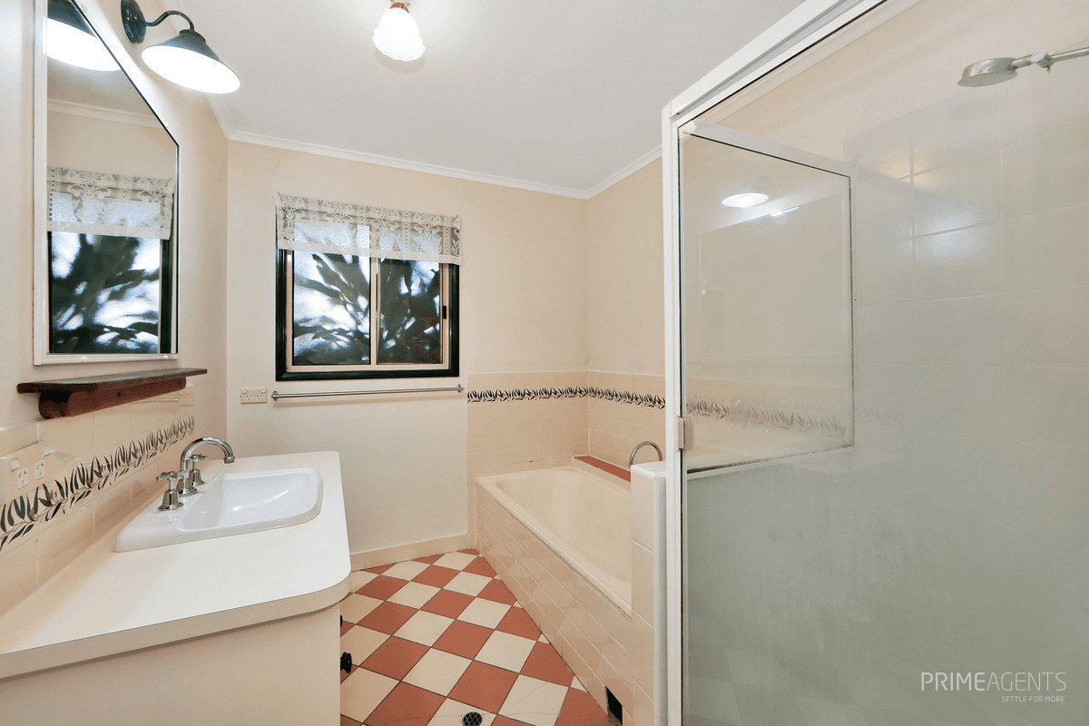 23 Warrego Drive, Point Vernon, QLD 4655